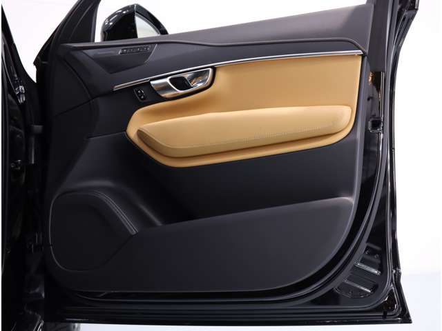 ボルボ ＸＣ９０ リチャージ プラグインハイブリッド Ｔ８ ＡＷＤ インスクリプション ４ＷＤ R3年 (関東) 99