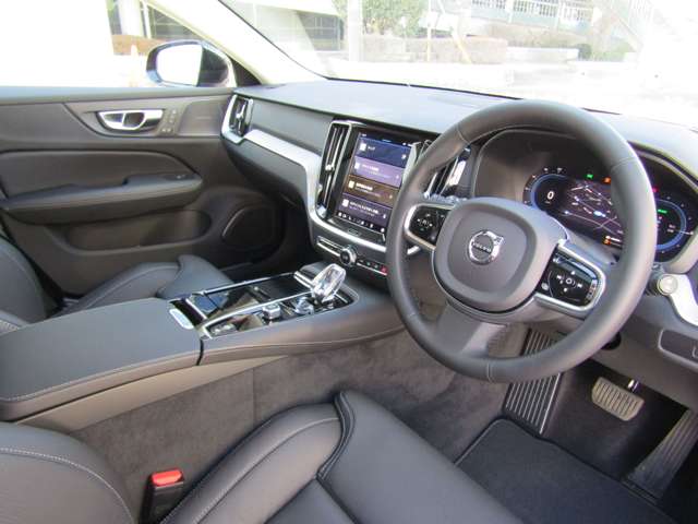 ボルボ Ｖ６０ リチャージ アルティメット Ｔ６ ＡＷＤ プラグイン ハイブリッド ４ＷＤ R4年 (関東) 99