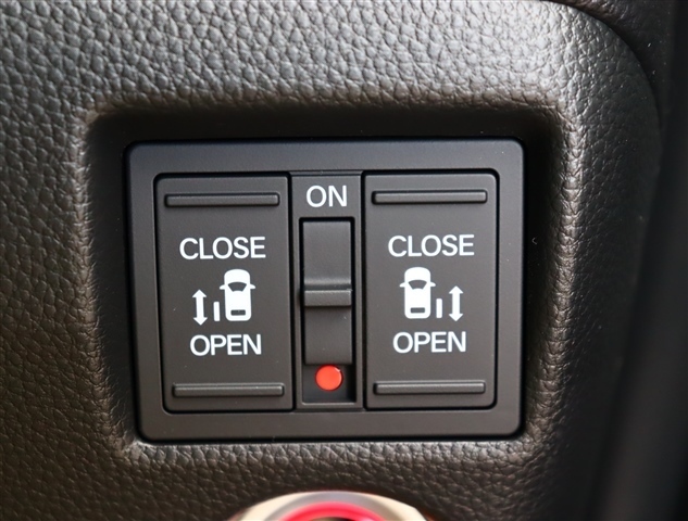 ホンダ Ｎ　ＢＯＸ カスタム ６６０ Ｌ ターボ R5年 (関東) 99