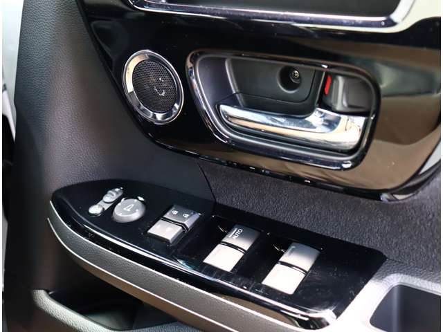 ホンダ Ｎ　ＢＯＸ カスタム ６６０ Ｌ ターボ R5年 (関東) 99