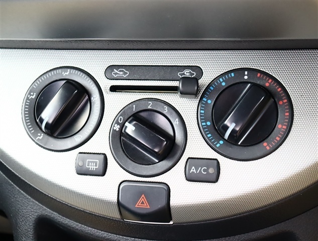 日産 ノート １．５ １５Ｘ H21年 (関東) 99