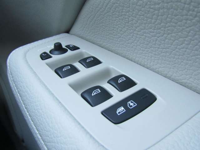 ボルボ Ｖ６０クロスカントリー Ｔ５ ＡＷＤ ４ＷＤ R2年 (関東) 99