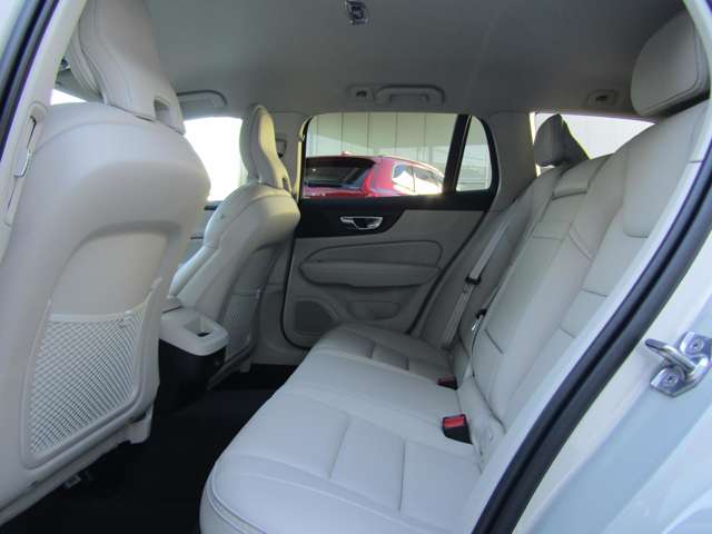 ボルボ Ｖ６０クロスカントリー Ｔ５ ＡＷＤ ４ＷＤ R2年 (関東) 99