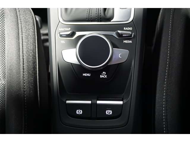 アウディ Ｑ２ ３５ ＴＤＩ スポーツ ディーゼルターボ R3年 (北海道) 99