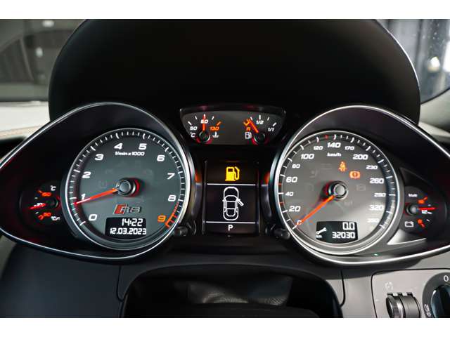 アウディ Ｒ８ ４．２ ＦＳＩ クワトロ ４ＷＤ H25年 (北海道) 99