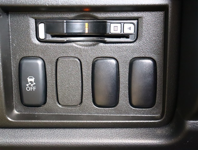 三菱 デリカ　Ｄ：５ ２．２ アクティブギア ディーゼルターボ ４ＷＤ H30年 (関東) 99