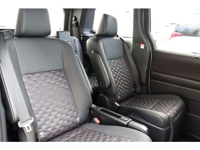 トヨタ ヴォクシー １．８ ハイブリッド Ｓ－Ｚ R5年 (東海) 99