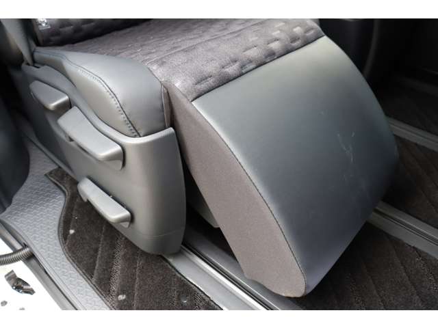 トヨタ ヴォクシー １．８ ハイブリッド Ｓ－Ｚ R5年 (東海) 99