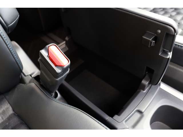 トヨタ ヴォクシー １．８ ハイブリッド Ｓ－Ｚ R5年 (東海) 99