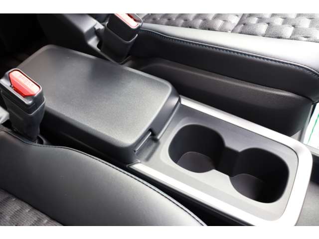 トヨタ ヴォクシー １．８ ハイブリッド Ｓ－Ｚ R5年 (東海) 99