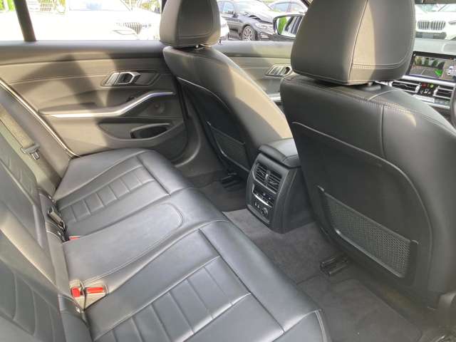 ＢＭＷ ３シリーズ ３２０Ｄ Ｘドライブ ディーゼルターボ ４ＷＤ R1年 (近畿) 99