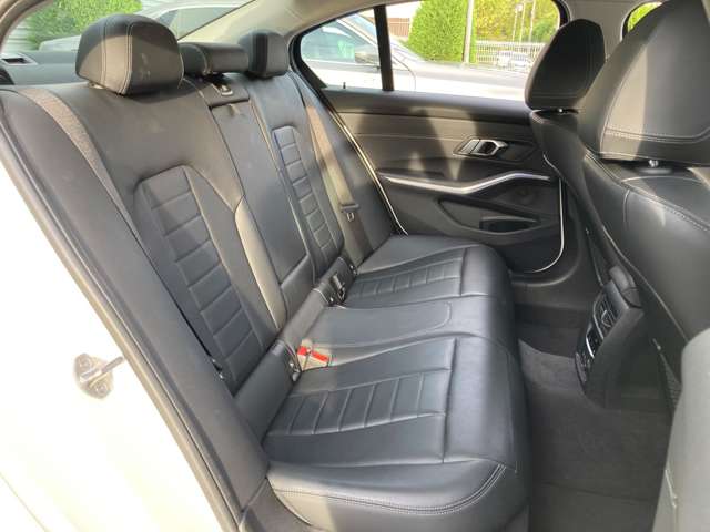 ＢＭＷ ３シリーズ ３２０Ｄ Ｘドライブ ディーゼルターボ ４ＷＤ R1年 (近畿) 99