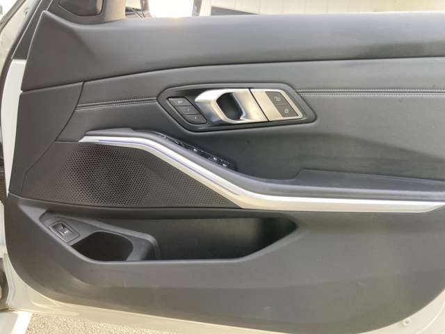 ＢＭＷ ３シリーズ ３２０Ｄ Ｘドライブ ディーゼルターボ ４ＷＤ R1年 (近畿) 99