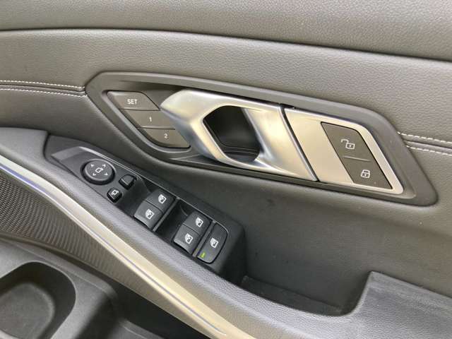 ＢＭＷ ３シリーズ ３２０Ｄ Ｘドライブ ディーゼルターボ ４ＷＤ R1年 (近畿) 99