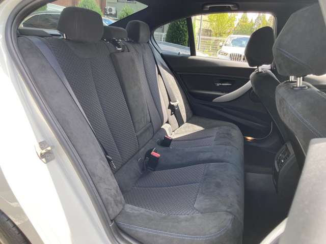 ＢＭＷ ３シリーズ ３２０ｄ　Ｍスポーツ H27年 (近畿) 99