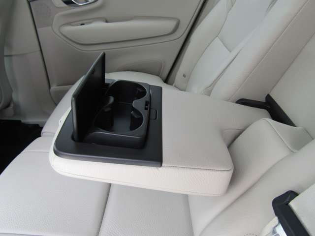 ボルボ ＸＣ９０ Ｂ５ ＡＷＤ モメンタム ４ＷＤ R3年 (関東) 99