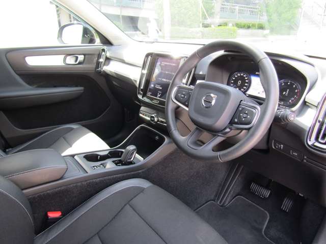 ボルボ ＸＣ４０ Ｔ４ ＡＷＤ モメンタム ４ＷＤ H30年 (関東) 99