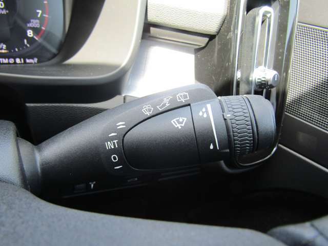 ボルボ ＸＣ４０ Ｔ４ ＡＷＤ モメンタム ４ＷＤ H30年 (関東) 99