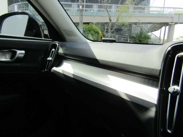 ボルボ ＸＣ４０ Ｔ４ ＡＷＤ モメンタム ４ＷＤ H30年 (関東) 99