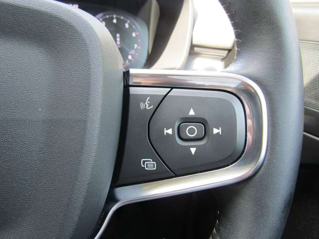 ボルボ ＸＣ４０ Ｔ４ ＡＷＤ モメンタム ４ＷＤ H30年 (関東) 99