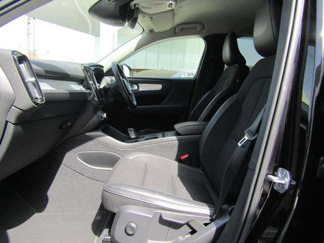 ボルボ ＸＣ４０ Ｔ４ ＡＷＤ モメンタム ４ＷＤ H30年 (関東) 99