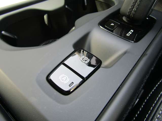 ボルボ ＸＣ４０ Ｔ４ ＡＷＤ モメンタム ４ＷＤ H30年 (関東) 99