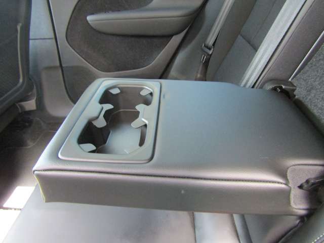 ボルボ ＸＣ４０ Ｔ４ ＡＷＤ モメンタム ４ＷＤ H30年 (関東) 99