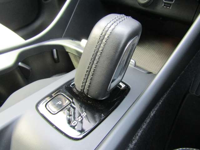 ボルボ ＸＣ４０ Ｔ４ ＡＷＤ モメンタム ４ＷＤ H30年 (関東) 99