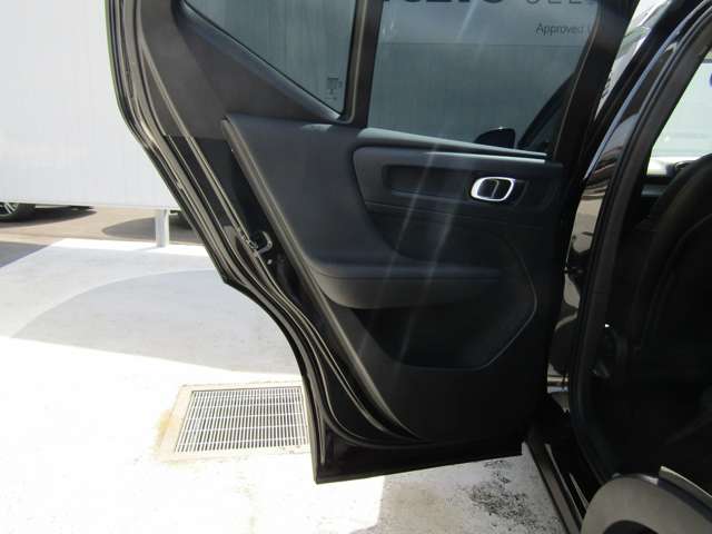 ボルボ ＸＣ４０ Ｔ４ ＡＷＤ モメンタム ４ＷＤ H30年 (関東) 99