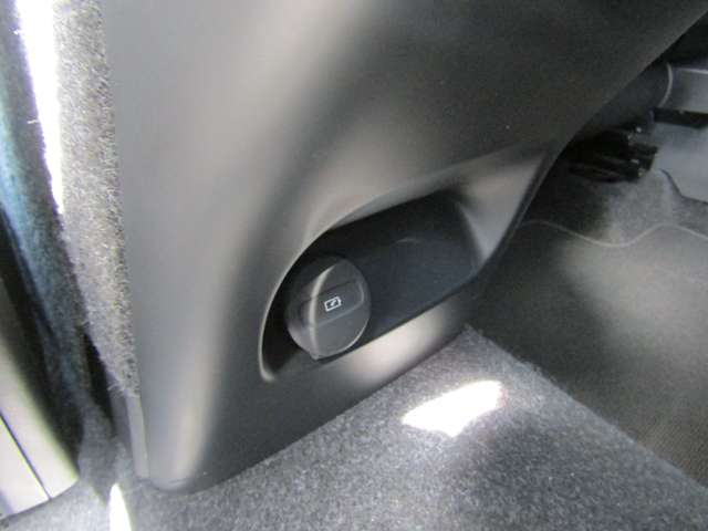 ボルボ ＸＣ４０ Ｔ４ ＡＷＤ モメンタム ４ＷＤ H30年 (関東) 99