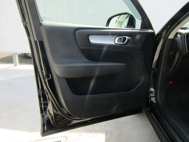 ボルボ ＸＣ４０ Ｔ４ ＡＷＤ モメンタム ４ＷＤ H30年 (関東) 99