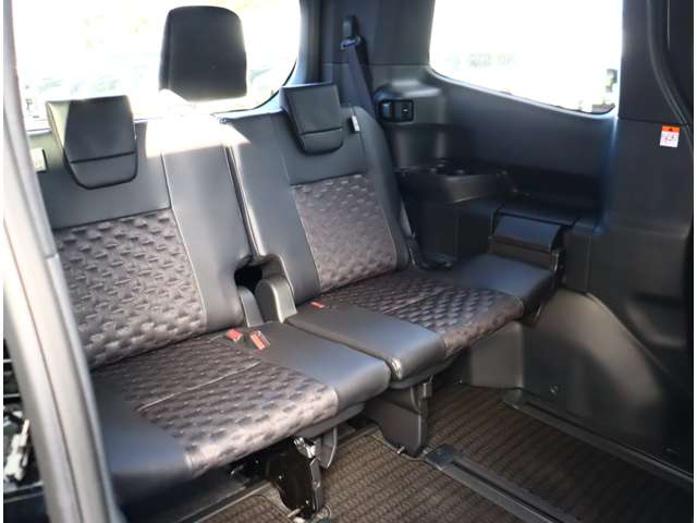 トヨタ ヴォクシー １．８ ハイブリッド Ｓ－Ｚ R5年 (関東) 99