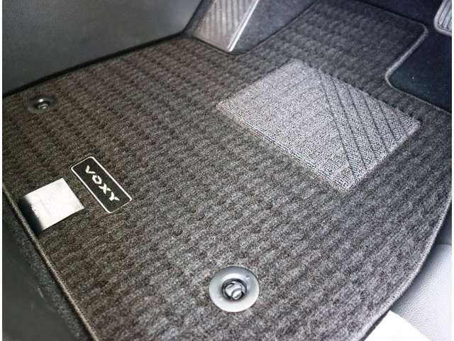 トヨタ ヴォクシー １．８ ハイブリッド Ｓ－Ｚ R5年 (関東) 99