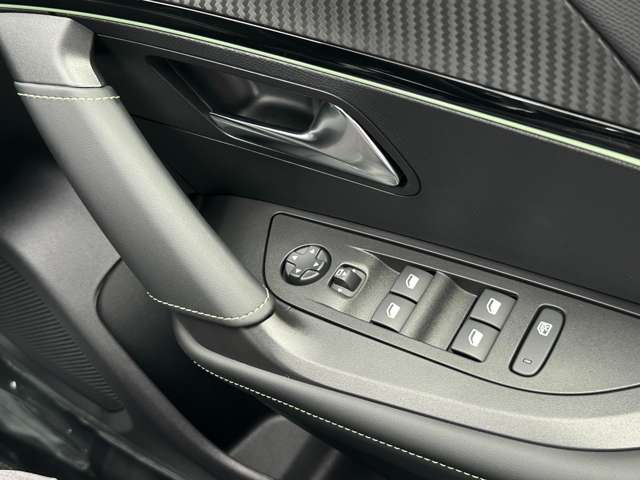 プジョー ｅ−２００８ ＧＴ R4年 (近畿) 99