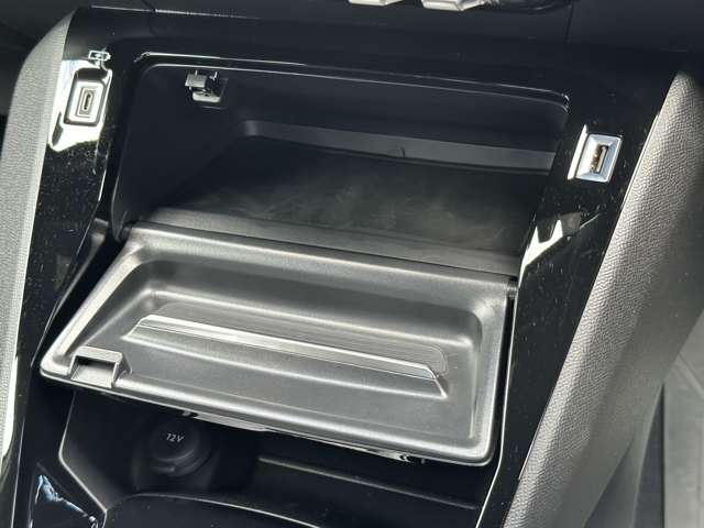 プジョー ｅ−２００８ ＧＴ R4年 (近畿) 99