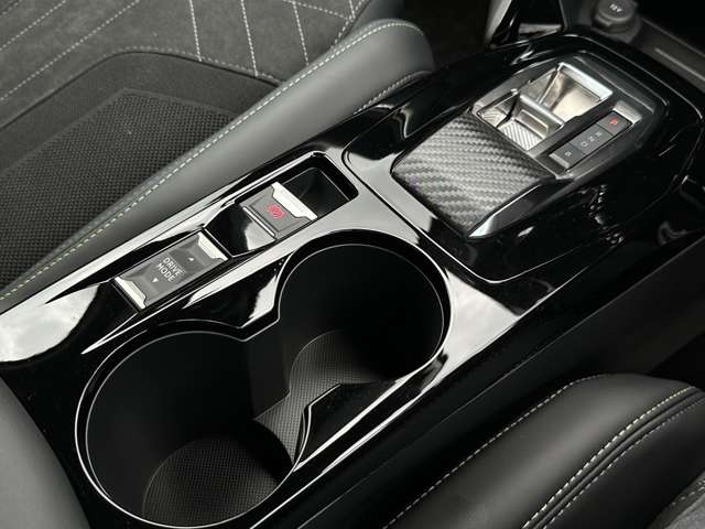 プジョー ｅ−２００８ ＧＴ R4年 (近畿) 99