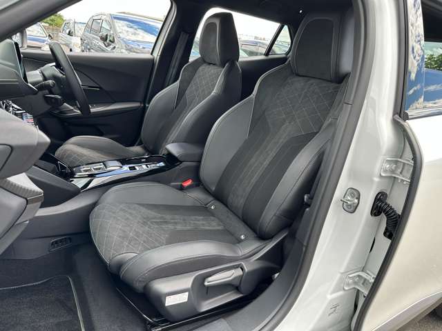 プジョー ｅ−２００８ ＧＴ R4年 (近畿) 99