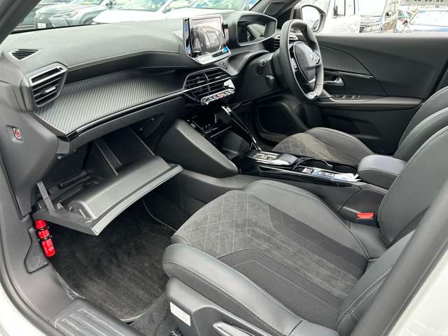 プジョー ｅ−２００８ ＧＴ R4年 (近畿) 99