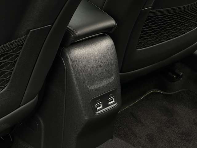 プジョー ｅ−２００８ ＧＴ R4年 (近畿) 99