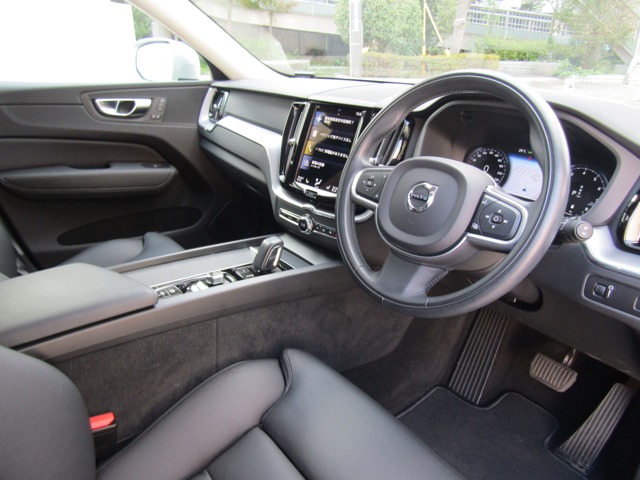 ボルボ ＸＣ６０ Ｂ５ ＡＷＤ モメンタム ４ＷＤ R2年 (関東) 99