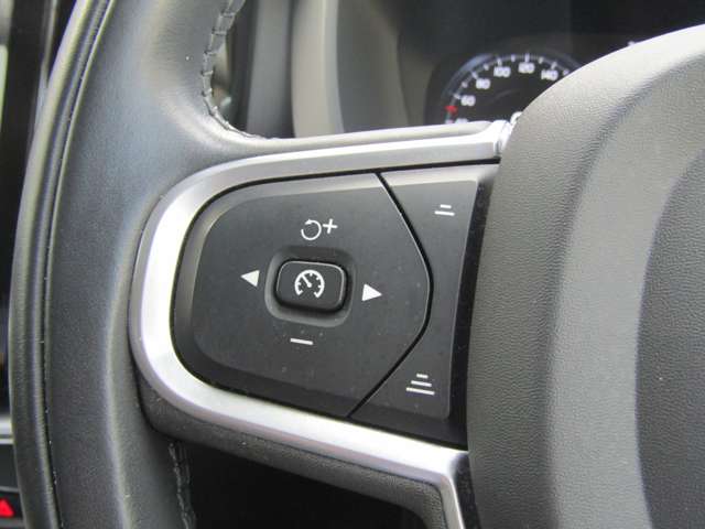 ボルボ ＸＣ６０ Ｂ５ ＡＷＤ モメンタム ４ＷＤ R2年 (関東) 99