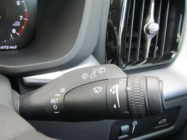 ボルボ ＸＣ６０ Ｂ５ ＡＷＤ モメンタム ４ＷＤ R2年 (関東) 99