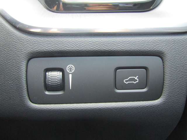 ボルボ ＸＣ６０ Ｂ５ ＡＷＤ モメンタム ４ＷＤ R2年 (関東) 99