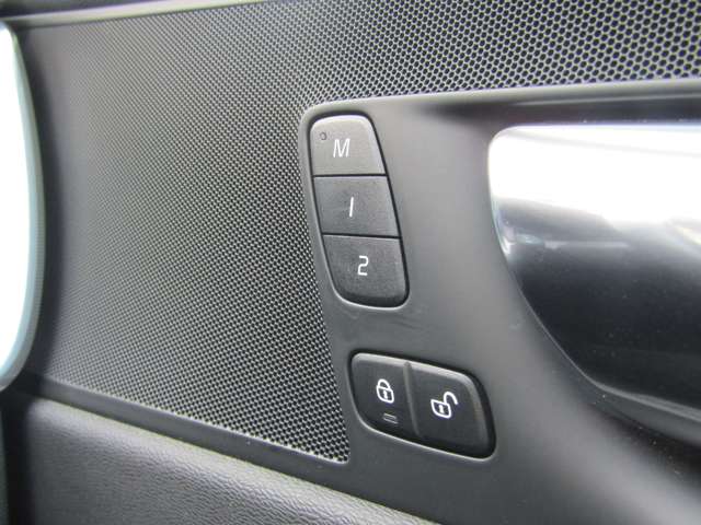 ボルボ ＸＣ６０ Ｂ５ ＡＷＤ モメンタム ４ＷＤ R2年 (関東) 99