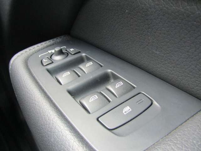 ボルボ ＸＣ６０ Ｂ５ ＡＷＤ モメンタム ４ＷＤ R2年 (関東) 99