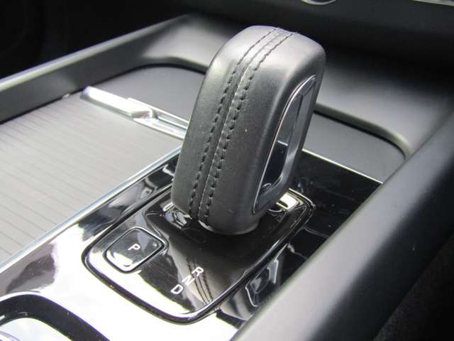 ボルボ ＸＣ６０ Ｂ５ ＡＷＤ モメンタム ４ＷＤ R2年 (関東) 99