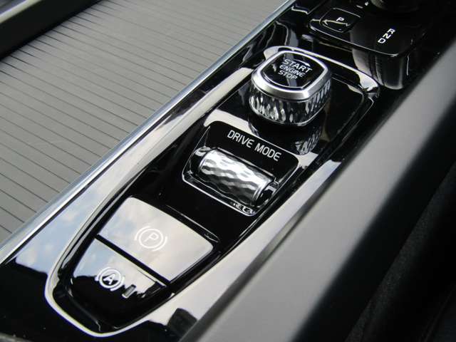 ボルボ ＸＣ６０ Ｂ５ ＡＷＤ モメンタム ４ＷＤ R2年 (関東) 99