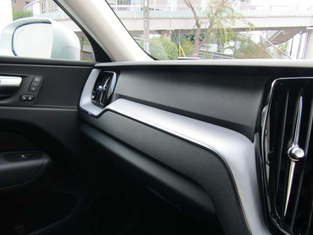 ボルボ ＸＣ６０ Ｂ５ ＡＷＤ モメンタム ４ＷＤ R2年 (関東) 99