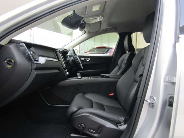 ボルボ ＸＣ６０ Ｂ５ ＡＷＤ モメンタム ４ＷＤ R2年 (関東) 99