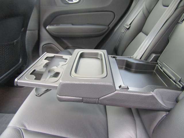 ボルボ ＸＣ６０ Ｂ５ ＡＷＤ モメンタム ４ＷＤ R2年 (関東) 99